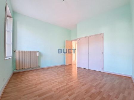 A LOUER - PLACE SAINT BERNARD - Appartement de type ... - Photo 5