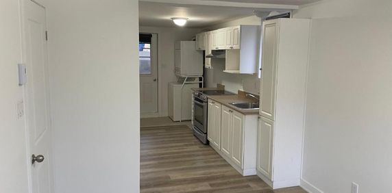 3½ Renovated – All-Inclusive – Île-Perrot (Hydro + Parking Included) Available Now – Move-in Ready! - Photo 2