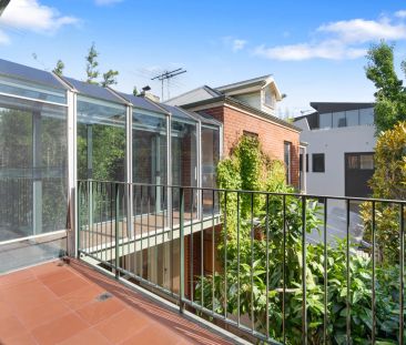 Unique Inner City Residence - Photo 1