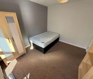 Grange Avenue, University, RG6 - Photo 4