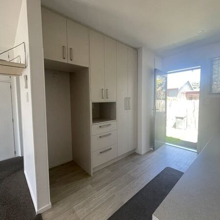 Lovely 2 bedroom unit in Sydenham! - Photo 1