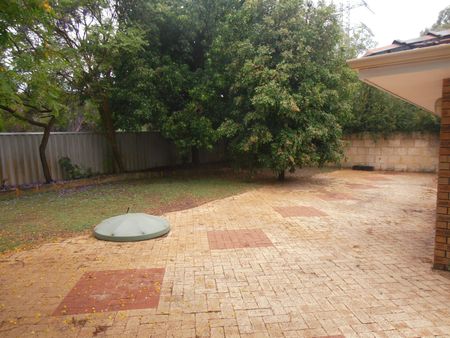 Neat & Tidy Duplex Located in Quiet Location & Great School Zones!!! - Photo 4