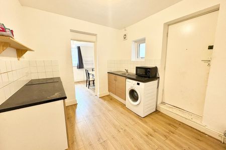 Bitterne Village - Photo 3