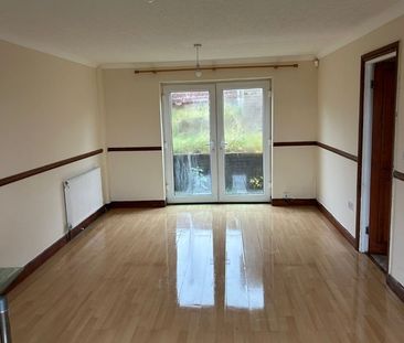 3 Bed End Terrace, Beckhill Chase, LS7 - Photo 3