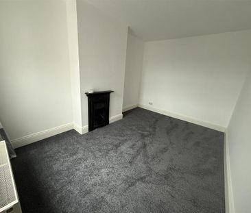 2 bedroom end of terrace house to rent - Photo 3