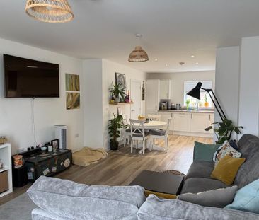 3 bedroom semi-detached house to rent - Photo 2