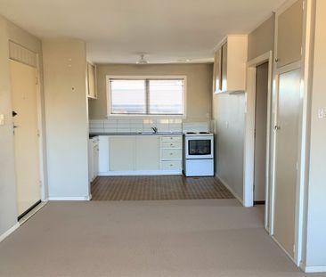 St. Albans, 2 Double Bedrooms and Carport - Photo 5