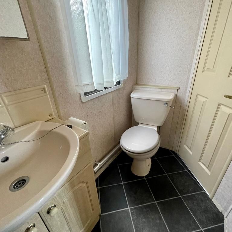 2 bedroom property to rent - Photo 1