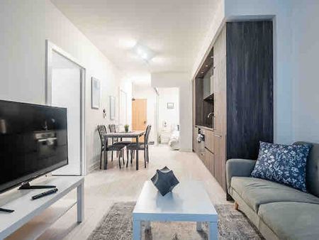 Wellington Street West - Photo 2