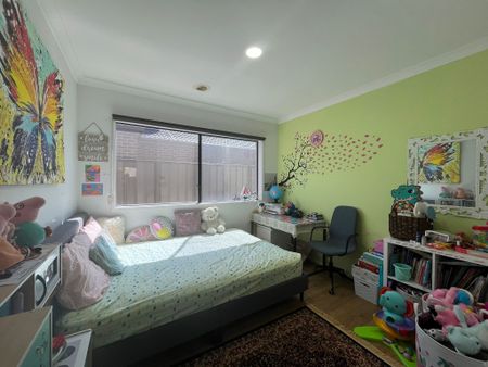 Family Home Awaits! - Photo 5