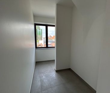 Bel-etagewoning te huur met 2 slaapkamers te Handzame - Photo 2