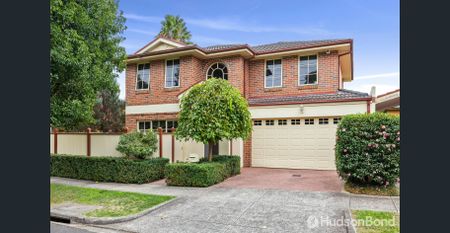 Elegant Living Near The Park - Photo 3