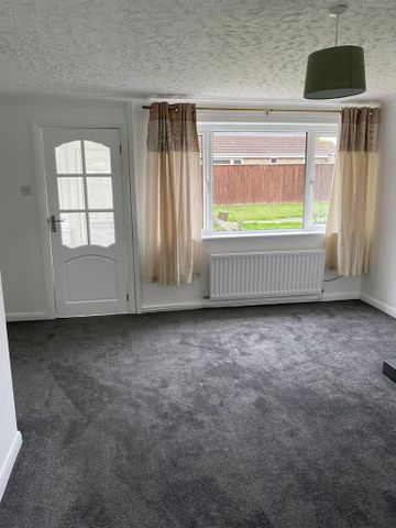 3 bedroom semi-detached house to rent - Photo 3
