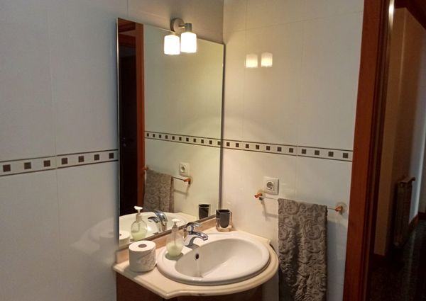 Apartamento T1 mobilado e equipado com garagem fechada. Glicínias!