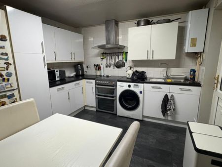 2 bedroom House To Let - Photo 4