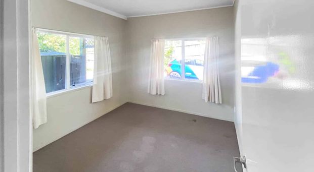 Private Two Bedroom Unit, Great Location! - Photo 1