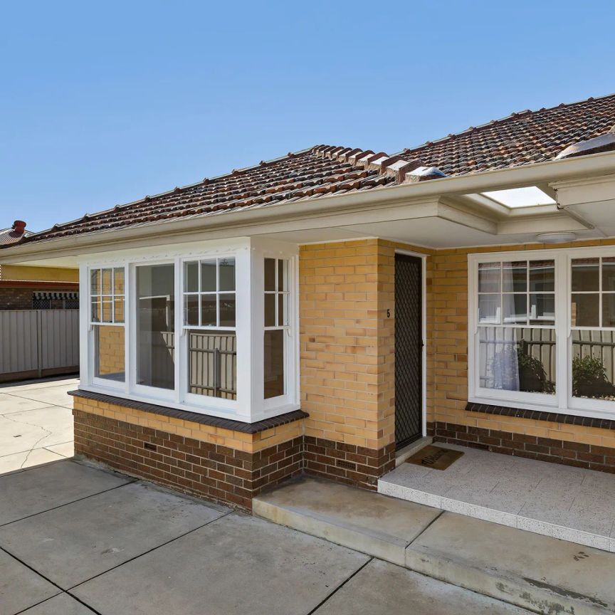 Modern, Fully Renovated Unit in a Convenient Location - Photo 1
