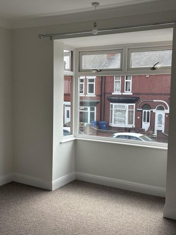 3 bedroom end of terrace house to rent - Photo 4