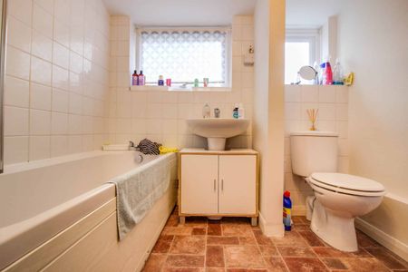 Omdurman Street, Swindon, Swindon, SN2 - Photo 5