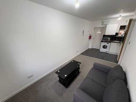 1 Bed Flat, Brook Road, M14 - Photo 2