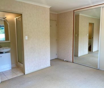 Spacious 3BR Townhouse in great location! - Photo 1