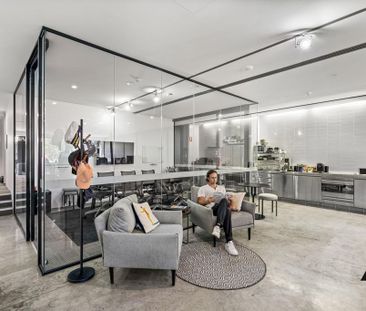 Luxury Meets Versatility – Live or Work in Iconic Oxford Foundry - Photo 2