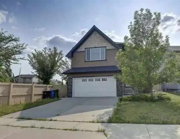 Spacious 3 bdroom house w/ a Bonus room and a Den in a great community | 133 Evergreen Plaza Southwest, Calgary - Photo 1