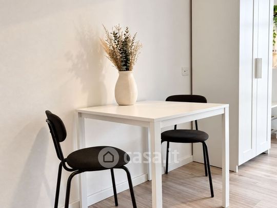 Monolocale in Affitto in Via San Gregorio 17 a Milano - Foto 1