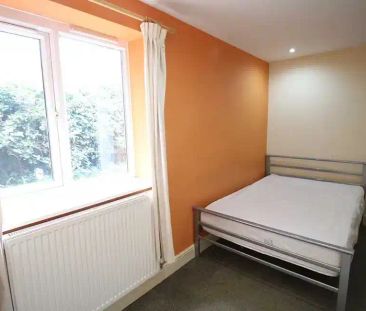 Standard Ensuite Rooms (Halls F) - Photo 3