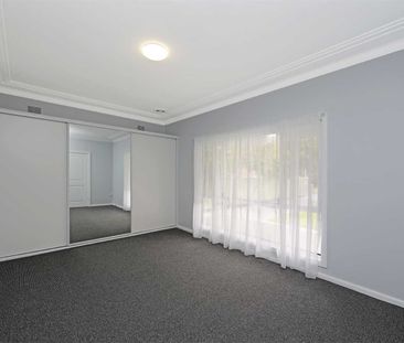 Modern Three Bedroom Home! - Photo 5