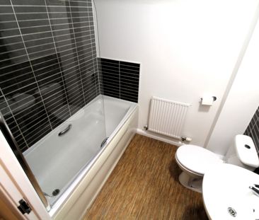 12 Guildhall Close - Photo 2