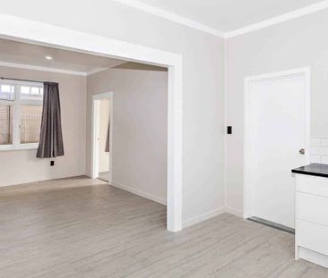 Spacious Home With Large Garage - Photo 5