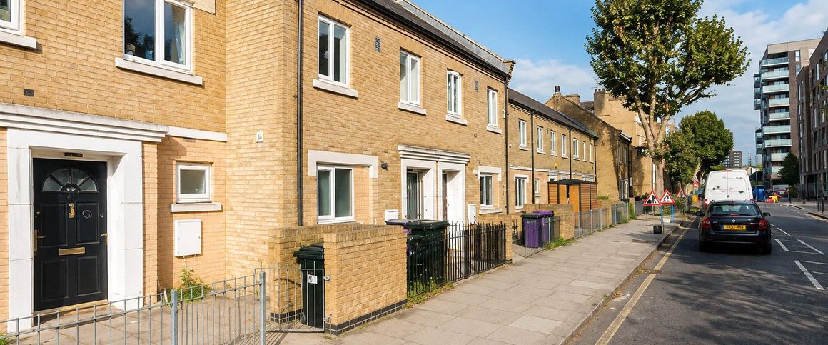 Abbott Road, Aberfeldly Village, E14 0GP - Photo 1