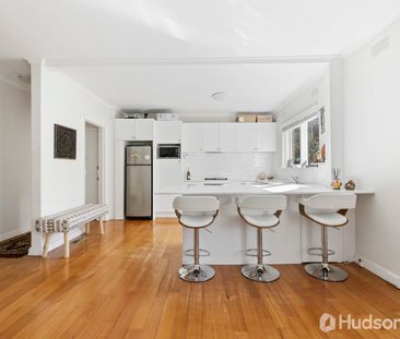 Beautifully light‑filled, north‑facing apartment within the Balwyn ... - Photo 4