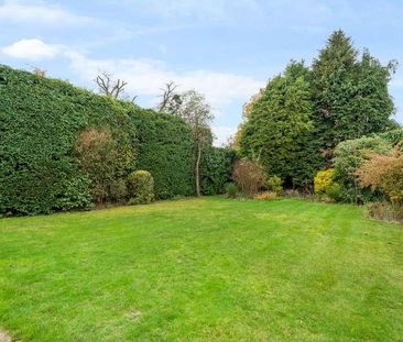 West Grove, Hersham, Walton-on-thames, Surrey, KT12 - Photo 5