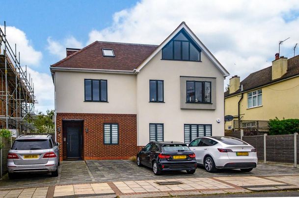 3 bedroom flat to rent - Photo 1