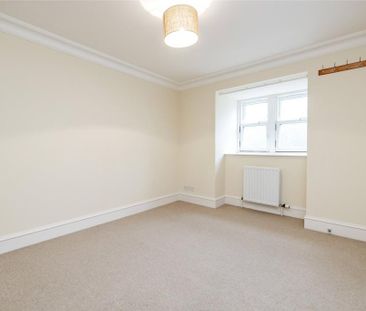 3 bedroom flat to rent - Photo 5