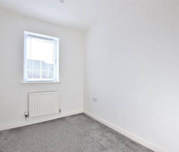 3 bedroom end of terrace house to rent - Photo 3