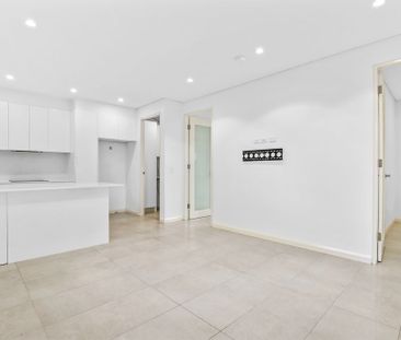 Luxuriously Designed, Near New, Stylish And Sun Kissed Executive St... - Photo 3