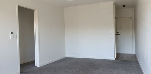 8/9 Christmas Street, Northcote VIC 3070 - Photo 2