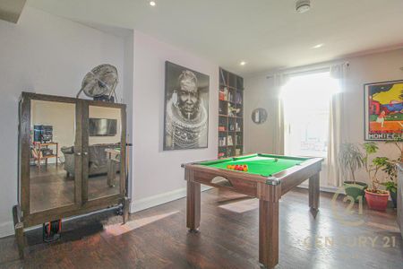 4 bedroom apartment to rent - Photo 2