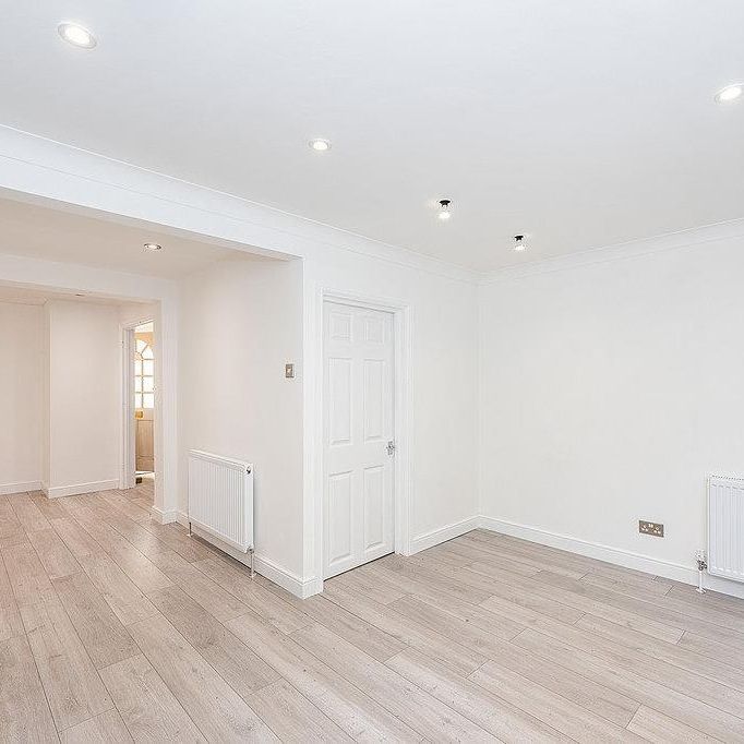 Wroths Path, Loughton - Photo 1