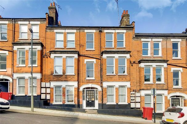 2 bedroom flat to rent - Photo 1