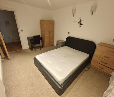 Room in a Shared House, Forest Gate, E7 - Photo 4