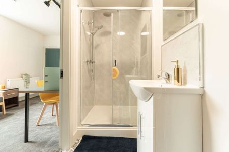 😁 Modern HMO in a great location 😁 Room 3 - Photo 5