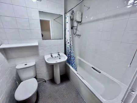 2 bedroom flat to rent - Photo 5