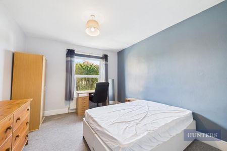 3 bedroom House To Let - Photo 2