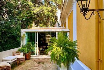 Villa-Parioli: Beautiful independent house with large private garden and terraces. Spacious living, formal dining, study-music room, sun room, 5 bedrooms, 4 bathrooms, parking. rif 163