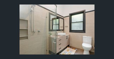 Charming Renovated Home in Central Location - Photo 4