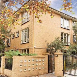 One Bedder In Central St Kilda - Photo 3